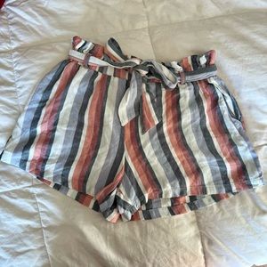 Hollister ribbed flutter shorts with clothe belt and side pockets. Size XS